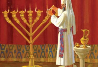 O Candelabro de Ouro de ramos retos